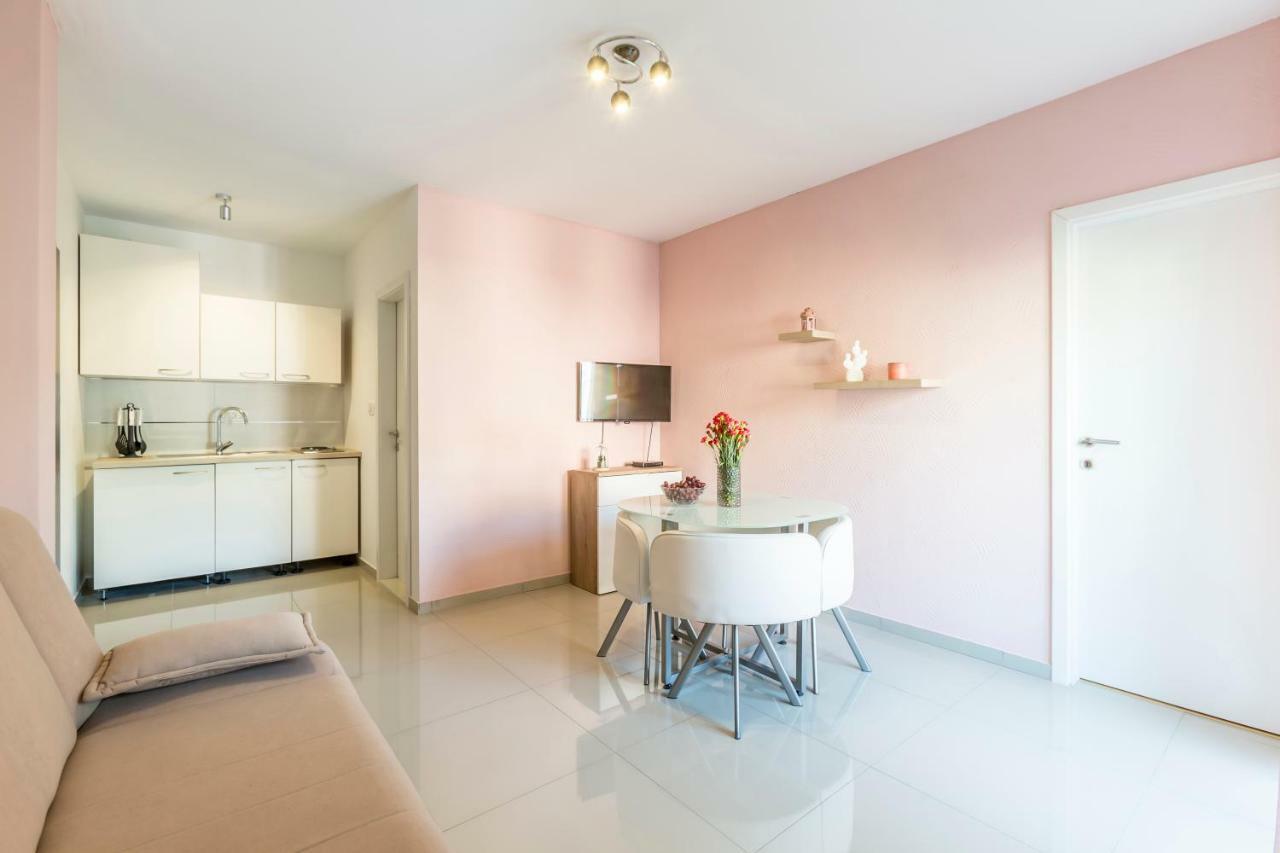 Apartments Karlo Подстрана Стая снимка