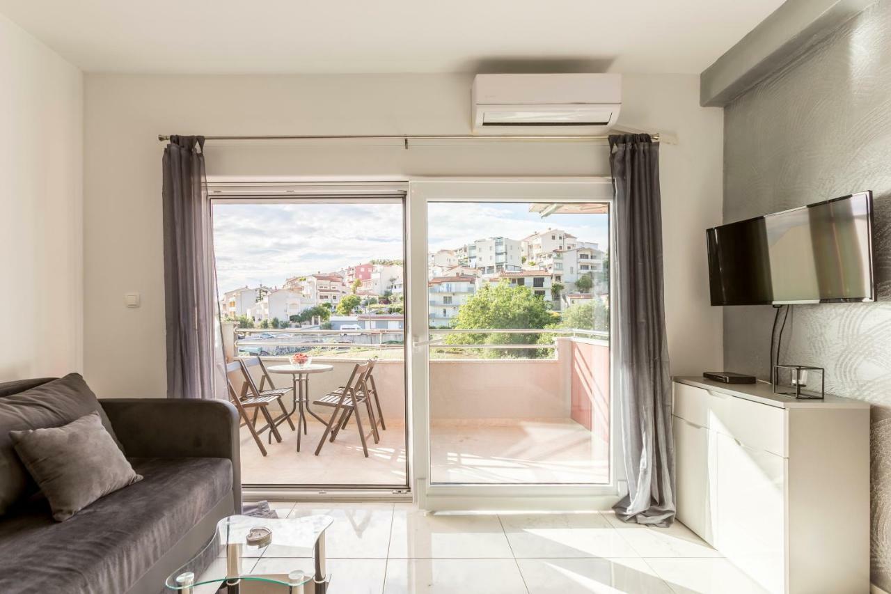 Apartments Karlo Подстрана Екстериор снимка