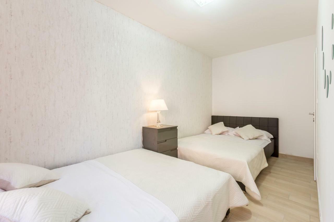 Apartments Karlo Подстрана Екстериор снимка