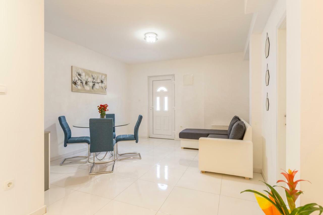 Apartments Karlo Подстрана Екстериор снимка